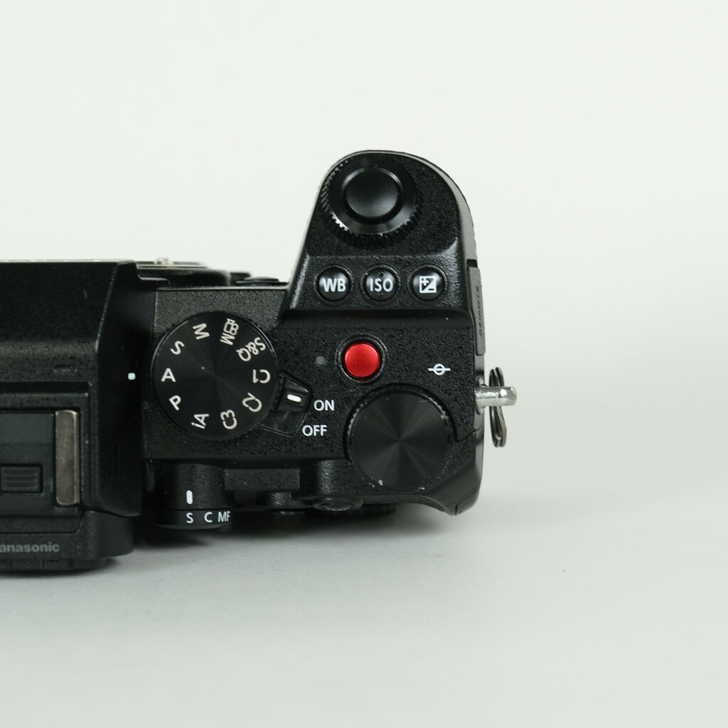 Panasonic LUMIX DC-S5 Panasonic LUMIX DC-S5