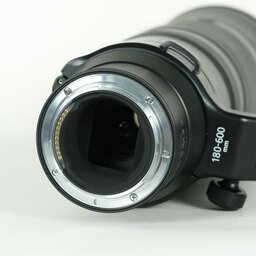 Nikon NIKKOR Z 180-600mm f/5.6-6.3 VR Nikon NIKKOR Z 180-600mm f/5.6-6.3 VR