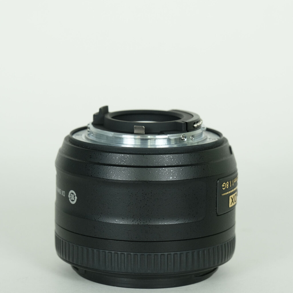 Nikon AF-S DX NIKKOR 35mm f/1.8G Nikon AF-S DX NIKKOR 35mm f/1.8G