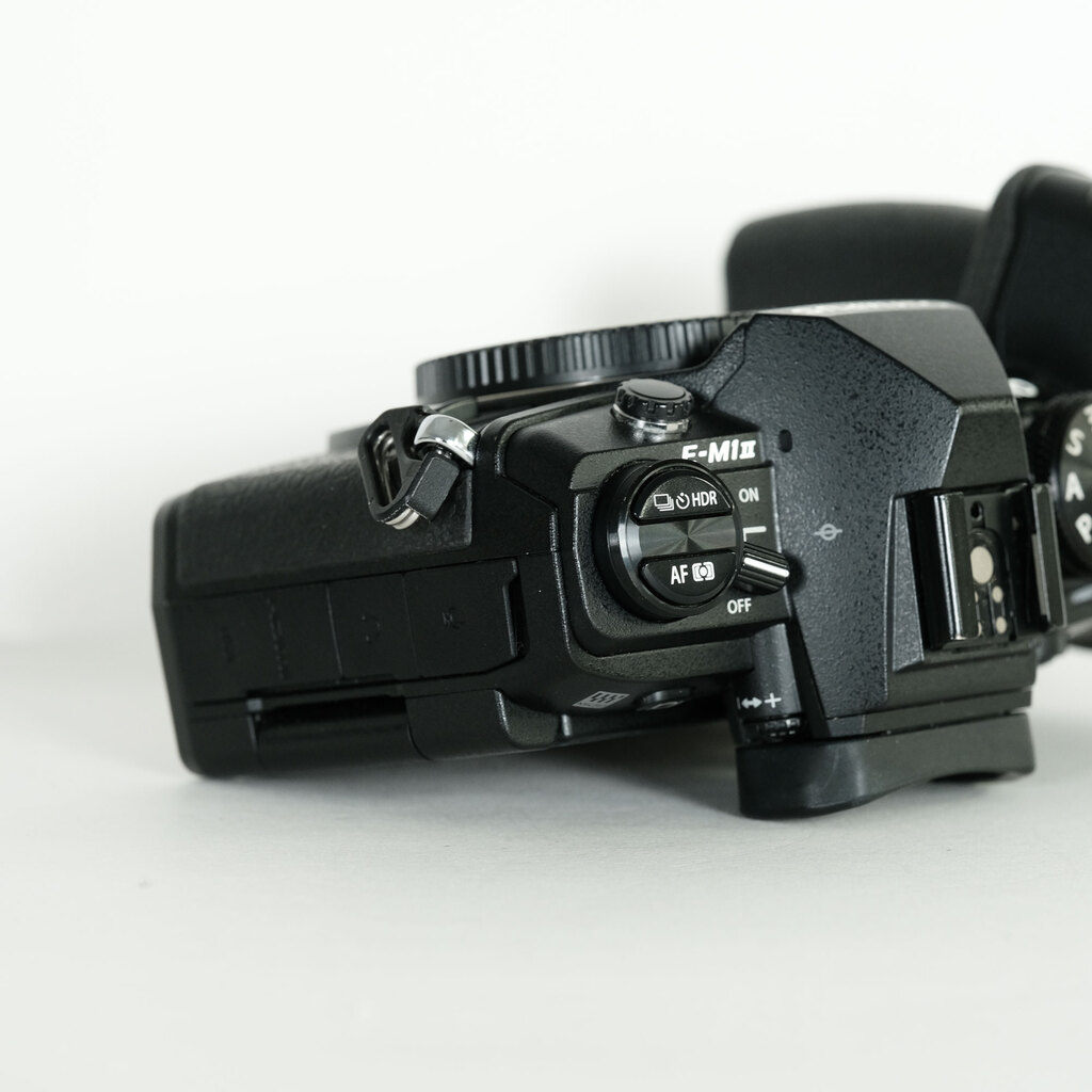 OLYMPUS OM-D E-M1 Mark II