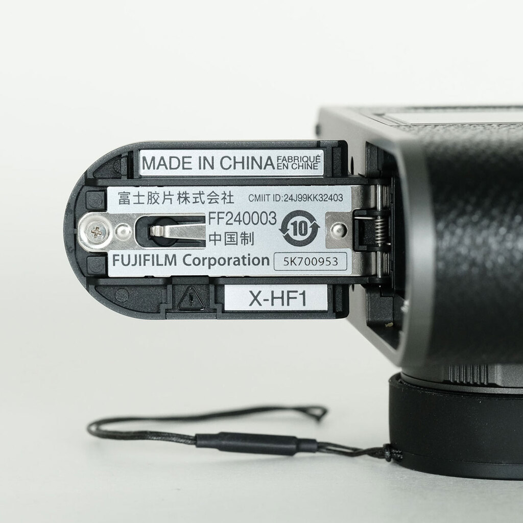 FUJIFILM X half X-HF1