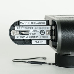 FUJIFILM X half X-HF1