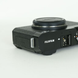 FUJIFILM X-E4