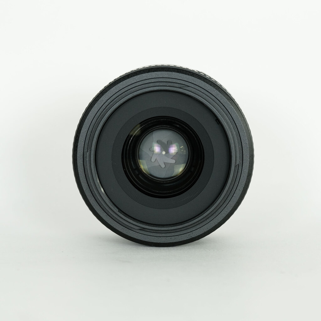 Nikon AF-S DX NIKKOR 35mm f/1.8G Nikon AF-S DX NIKKOR 35mm f/1.8G