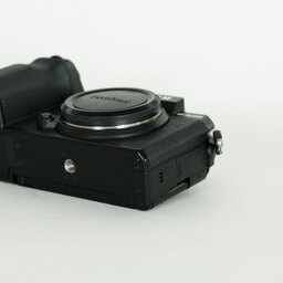 FUJIFILM X-S20