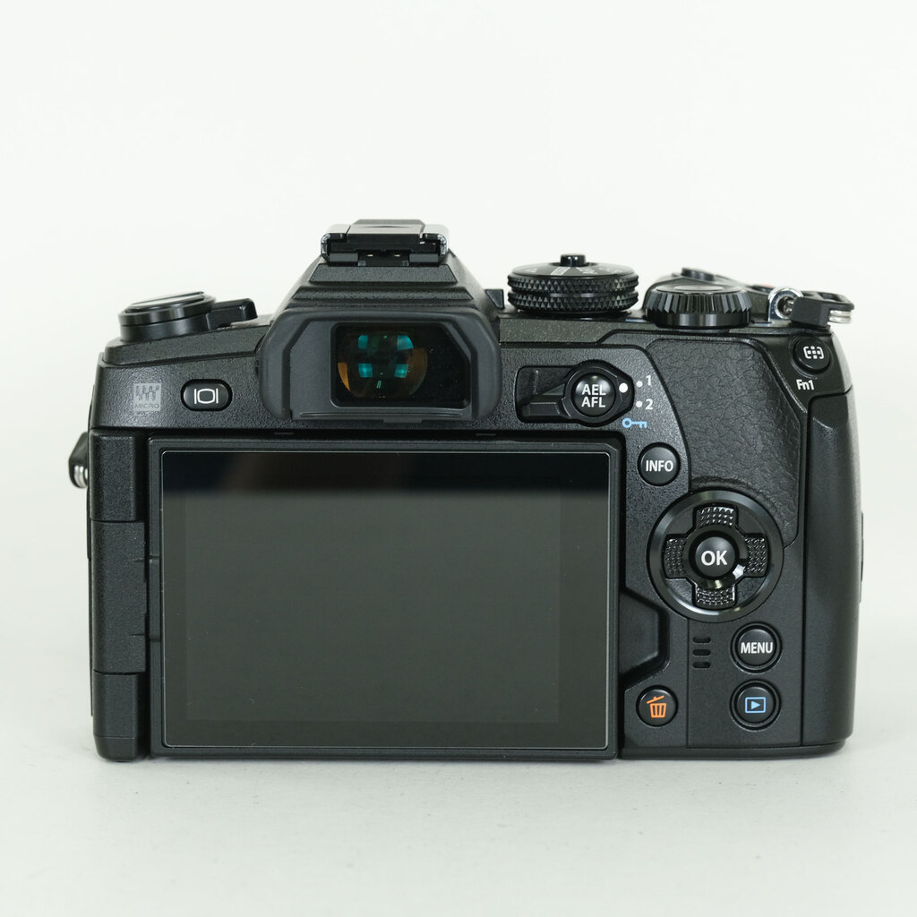 OLYMPUS OM-D E-M1 Mark II