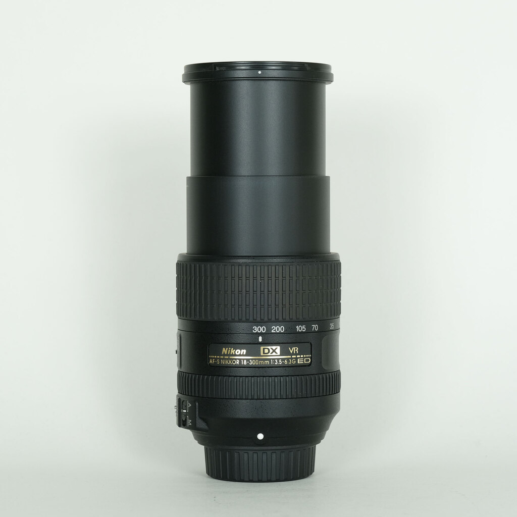 Nikon AF-S DX NIKKOR 18-300mm f/3.5-6.3G ED VR Nikon AF-S DX NIKKOR 18-300mm f/3.5-6.3G ED VR