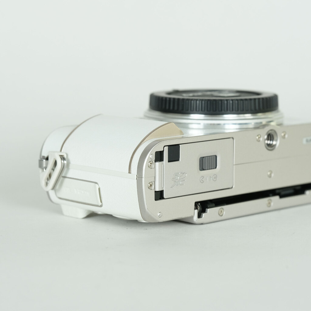 OLYMPUS PEN E-PL10