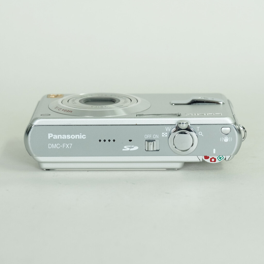 Panasonic DMC-FX7 シルキーシルバー
