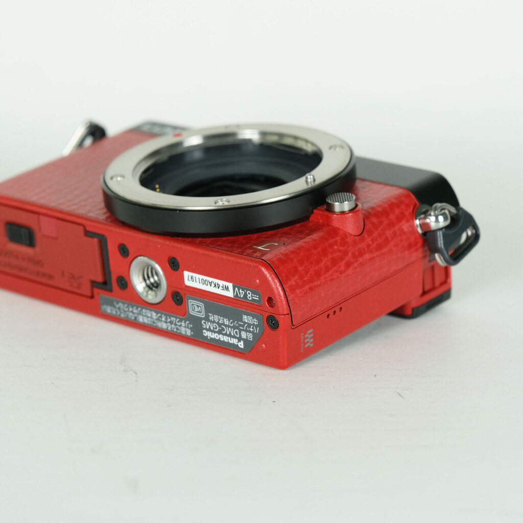 Panasonic LUMIX DMC-GM5ボディ レッドの出品 | ONE SCENE（ワンシーン）