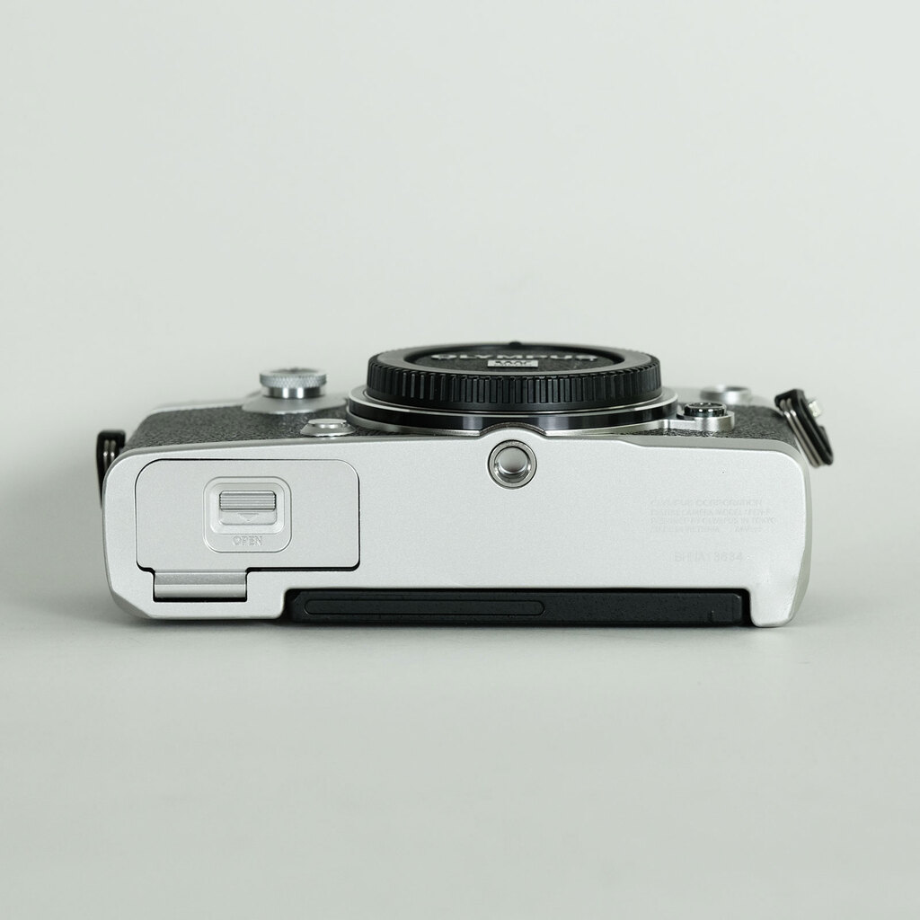 OLYMPUS PEN-F