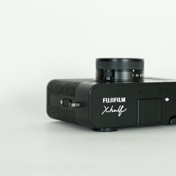 FUJIFILM X half X-HF1