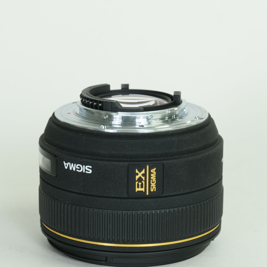 SIGMA 30mm F1.4EX DC HSM (ニコンF用) SIGMA 30mm F1.4EX DC HSM (ニコンF用)