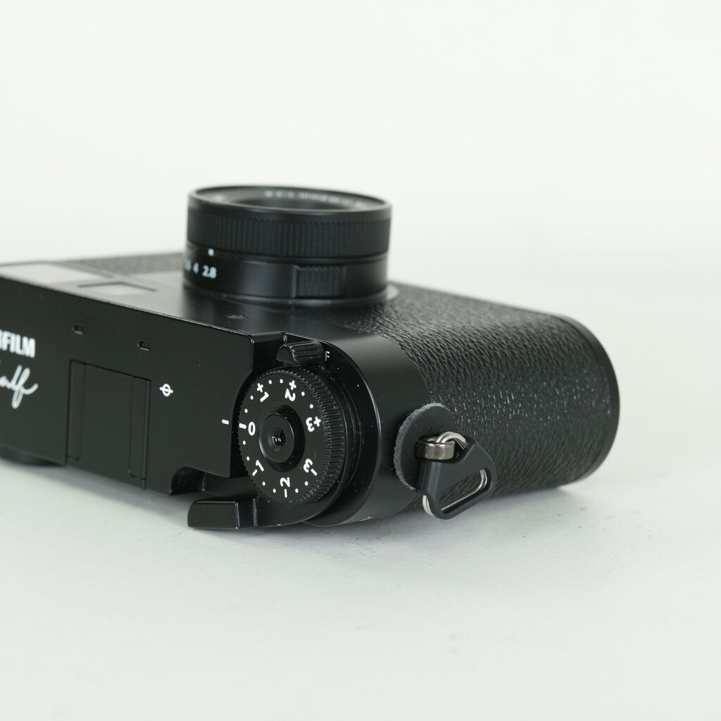FUJIFILM X half X-HF1