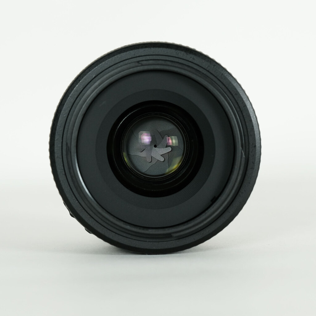 Nikon AF-S DX NIKKOR 35mm f/1.8G Nikon AF-S DX NIKKOR 35mm f/1.8G