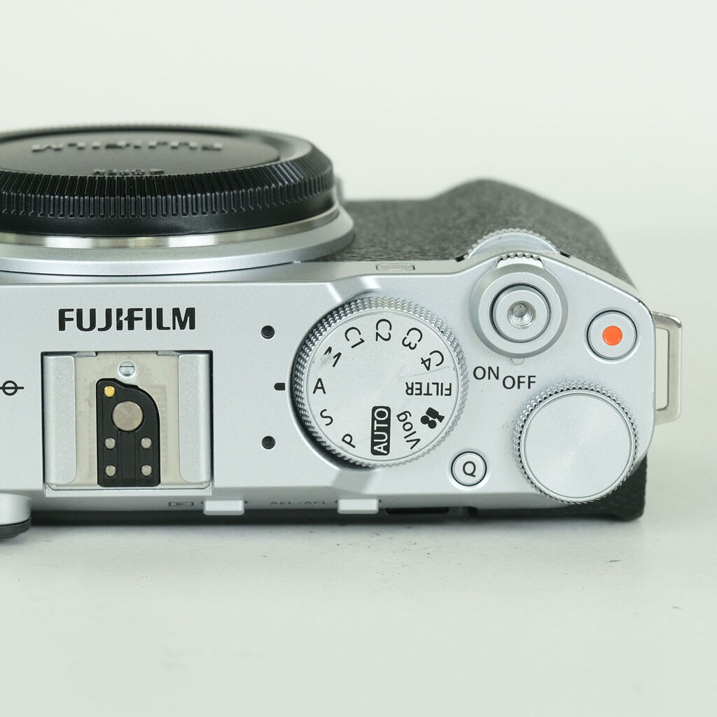 FUJIFILM X-M5