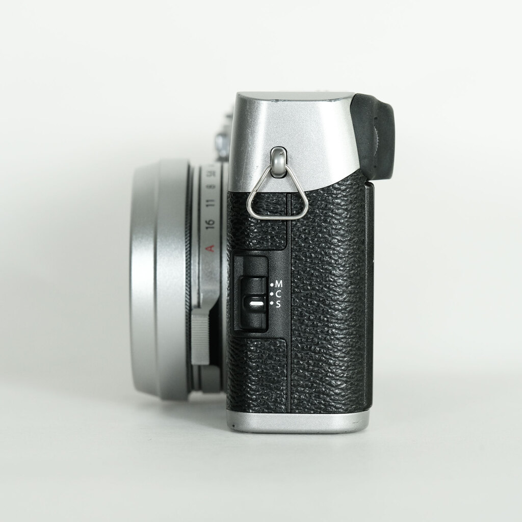 FUJIFILM X100F シルバー FUJIFILM X100F シルバー