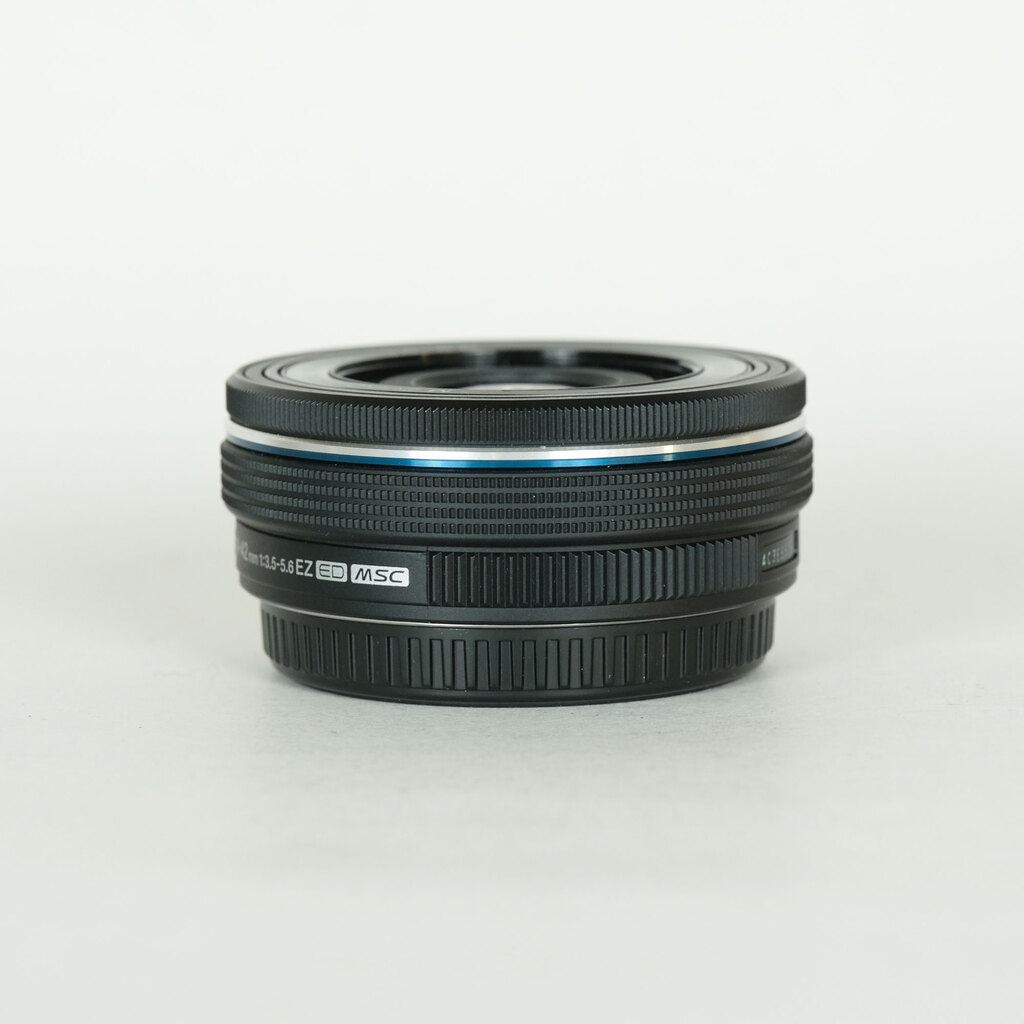 OM SYSTEM M.ZUIKO ED 14-42mm F3.5-5.6 EZ ブラック OM SYSTEM M.ZUIKO ED 14-42mm F3.5-5.6 EZ ブラック