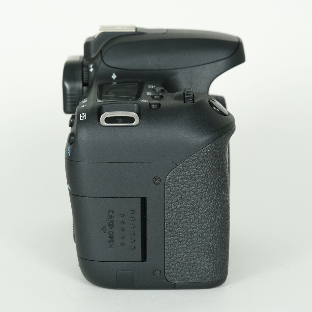 Canon EOS 9000D