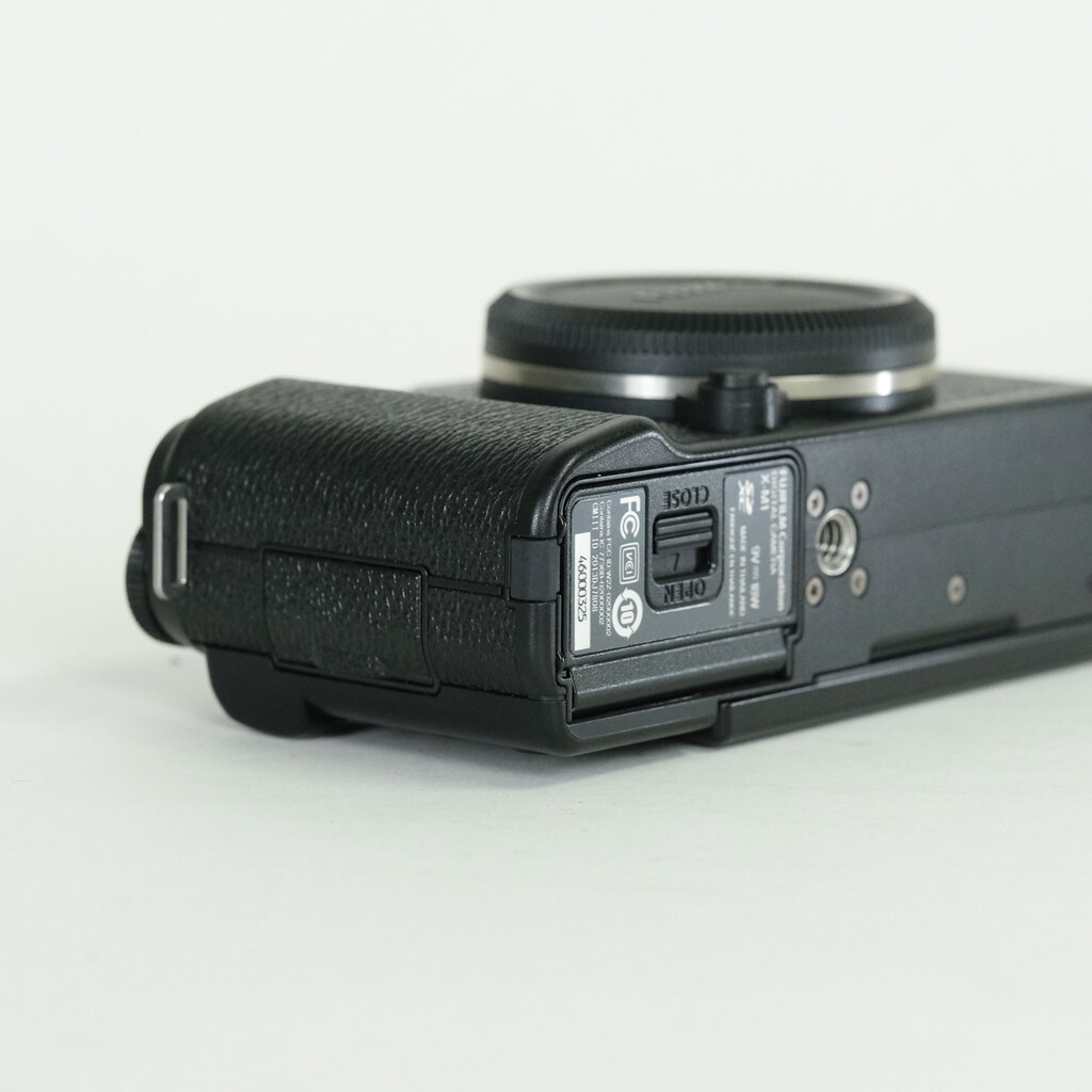 FUJIFILM X-M1 ボディ ブラック