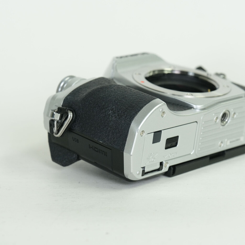OLYMPUS OM-D E-M10 Mark IV