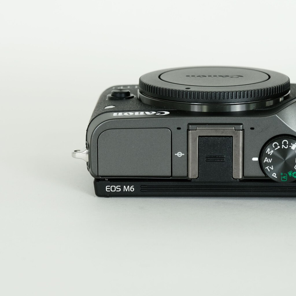 Canon EOS M6