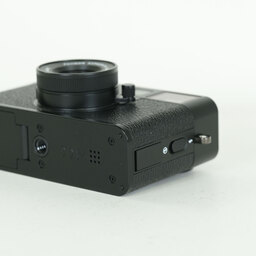 FUJIFILM X half X-HF1