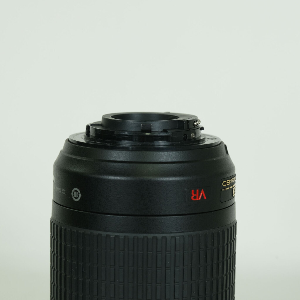 Nikon AF-S DX VR Zoom-Nikkor 55-200mm F4-5.6G IF-ED Nikon AF-S DX VR Zoom-Nikkor 55-200mm F4-5.6G IF-ED