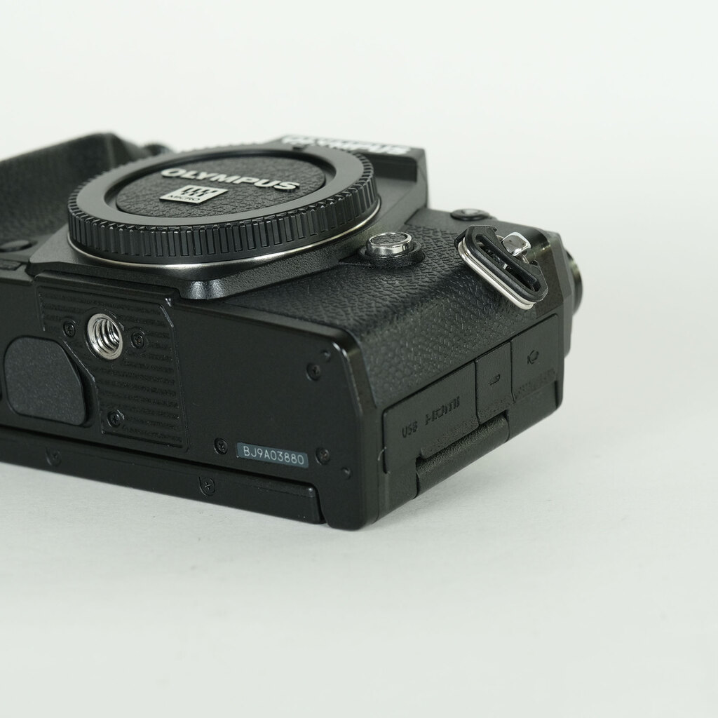 OLYMPUS OM-D E-M5 Mark III