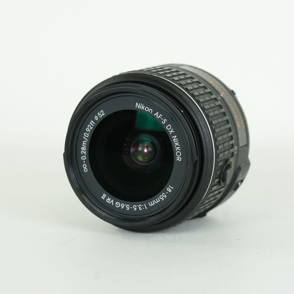 Nikon AF-S DX NIKKOR 18-55mm f3.5-5.6G VR II