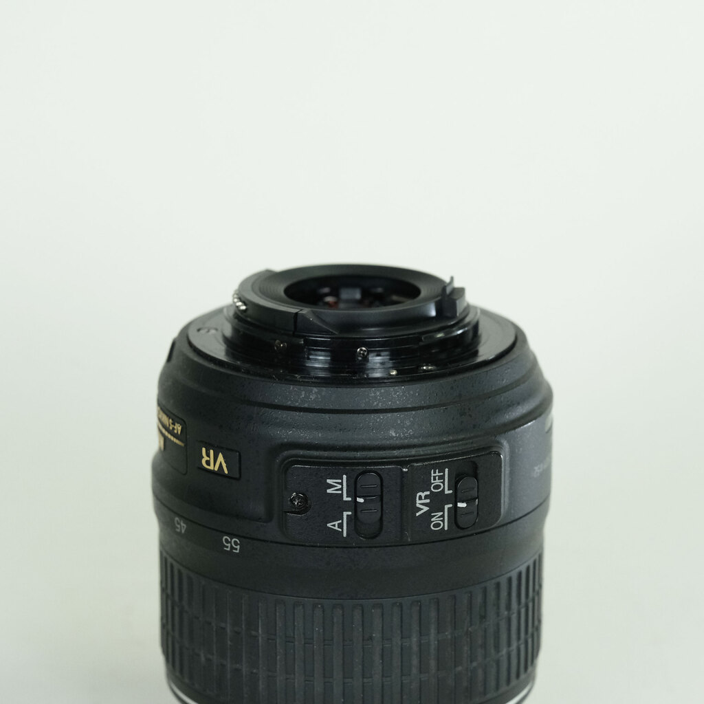Nikon AF-S DX NIKKOR 18-55mm F3.5-5.6 G VR Nikon AF-S DX NIKKOR 18-55mm F3.5-5.6 G VR