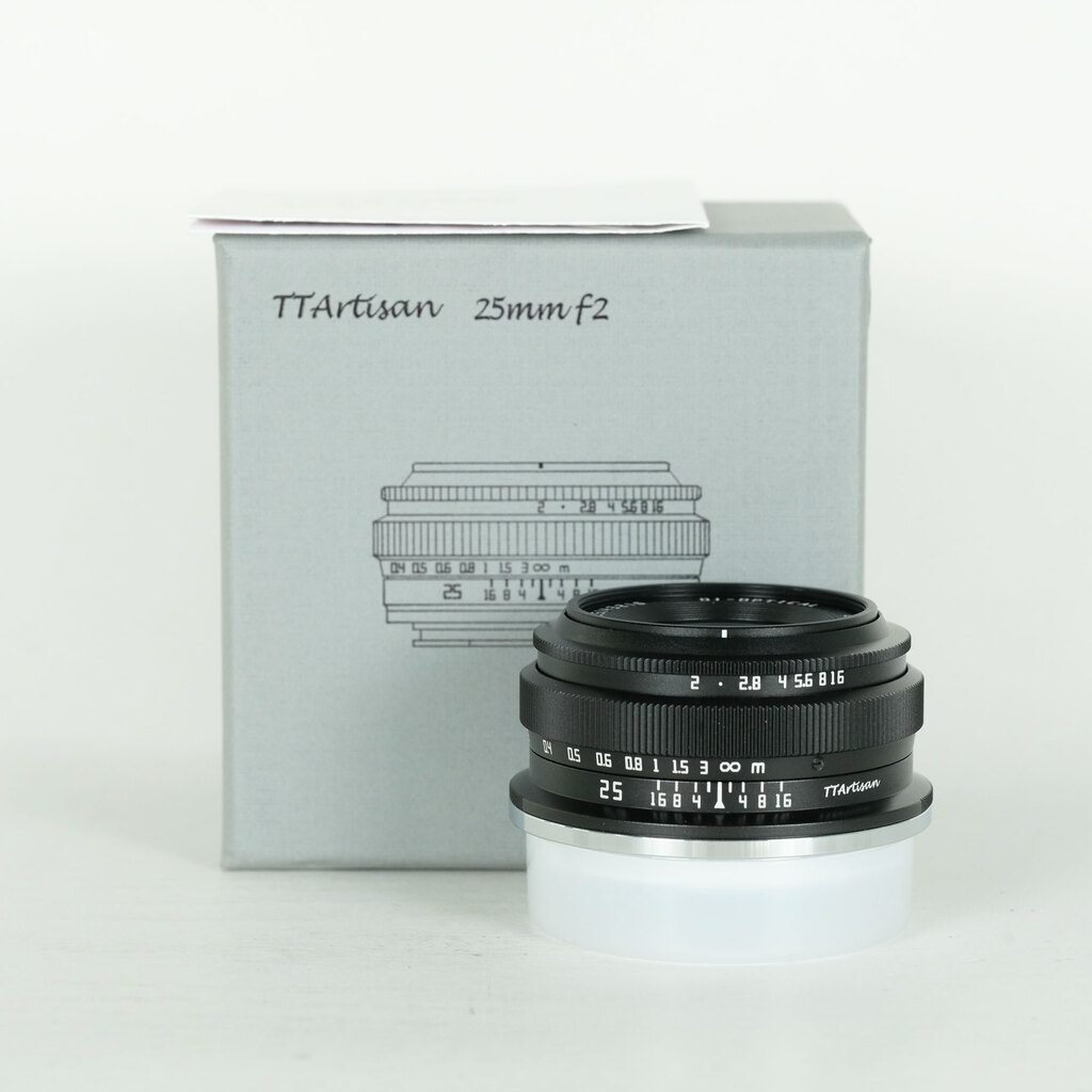 �������w TTArtisan 25mm F2 C (�j�R��Z�p) �u���b�N