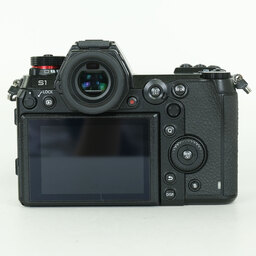 Panasonic LUMIX DC-S1
