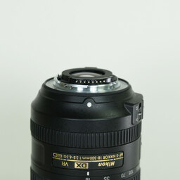 Nikon AF-S DX NIKKOR 18-300mm f/3.5-6.3G ED VR Nikon AF-S DX NIKKOR 18-300mm f/3.5-6.3G ED VR