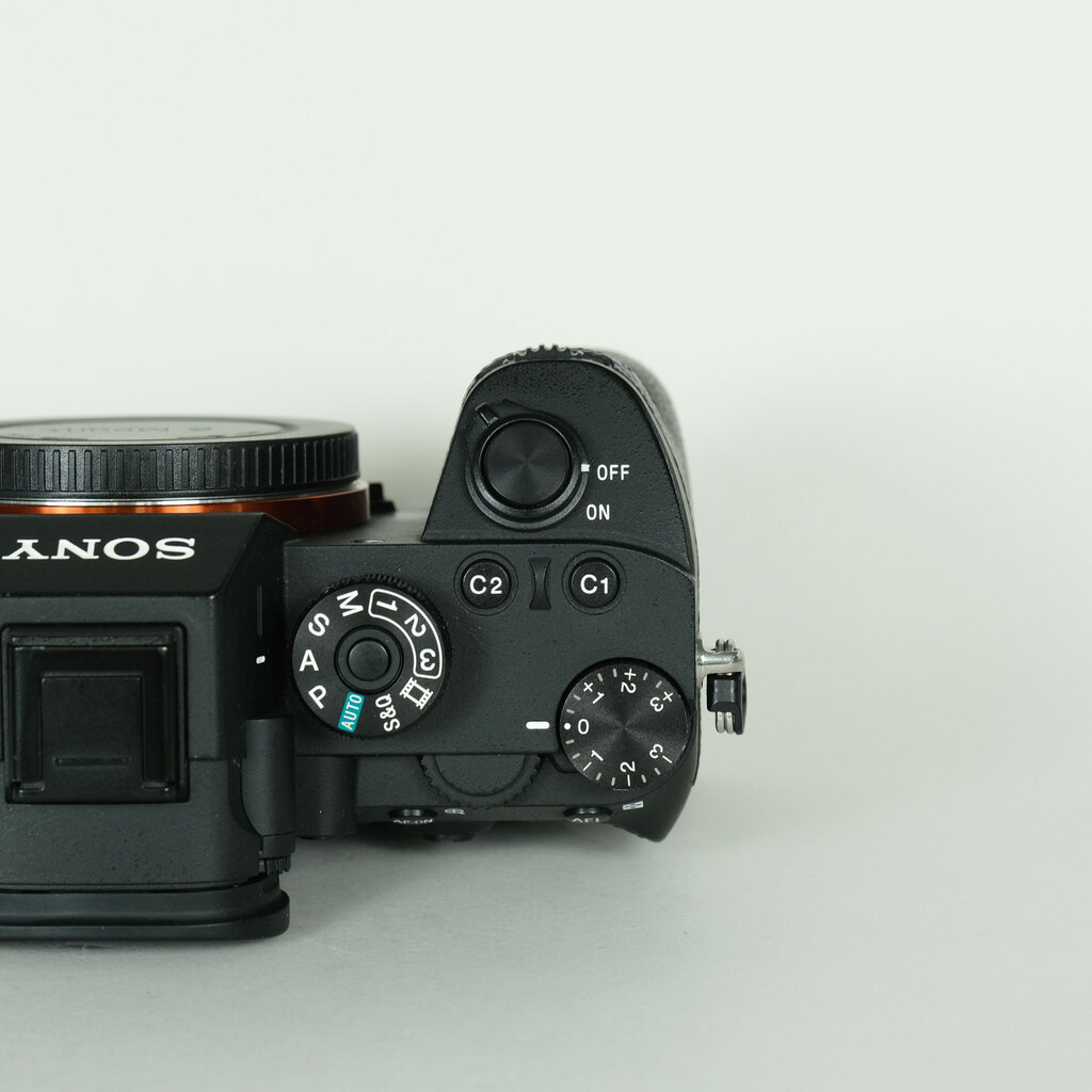 SONY α7R III（ILCE-7RM3）の出品 | ONE SCENE（ワンシーン）