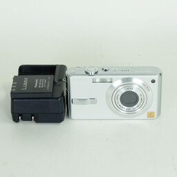 Panasonic DMC-FX7 シルキーシルバー