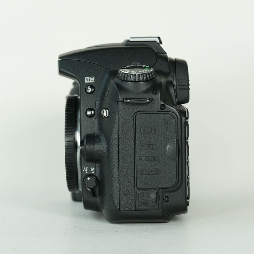 Nikon D90 ボディの出品 | ONE SCENE（ワンシーン）