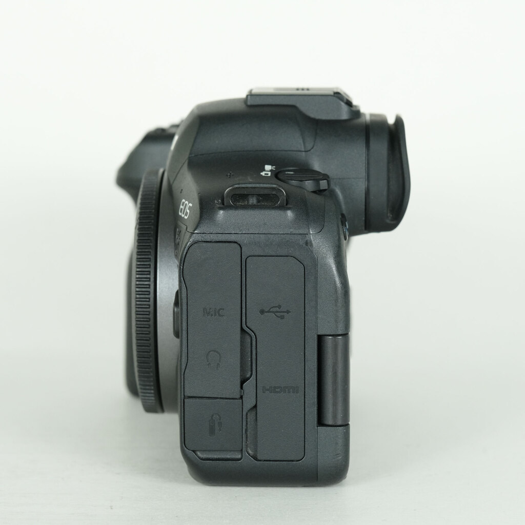Canon EOS R6 Mark II [�{�f�B]