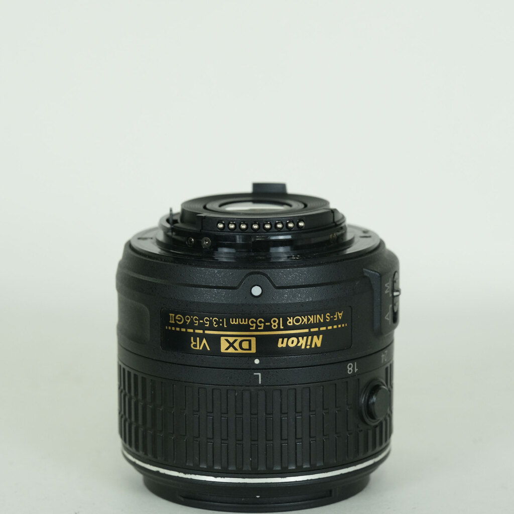Nikon AF-S DX NIKKOR 18-55mm f3.5-5.6G VR II Nikon AF-S DX NIKKOR 18-55mm f3.5-5.6G VR II