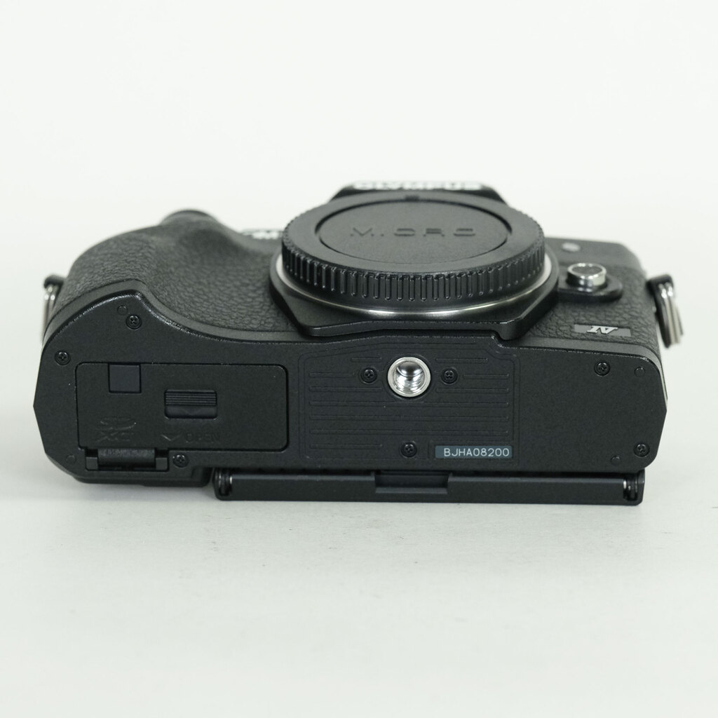 OLYMPUS OM-D E-M10 Mark IV