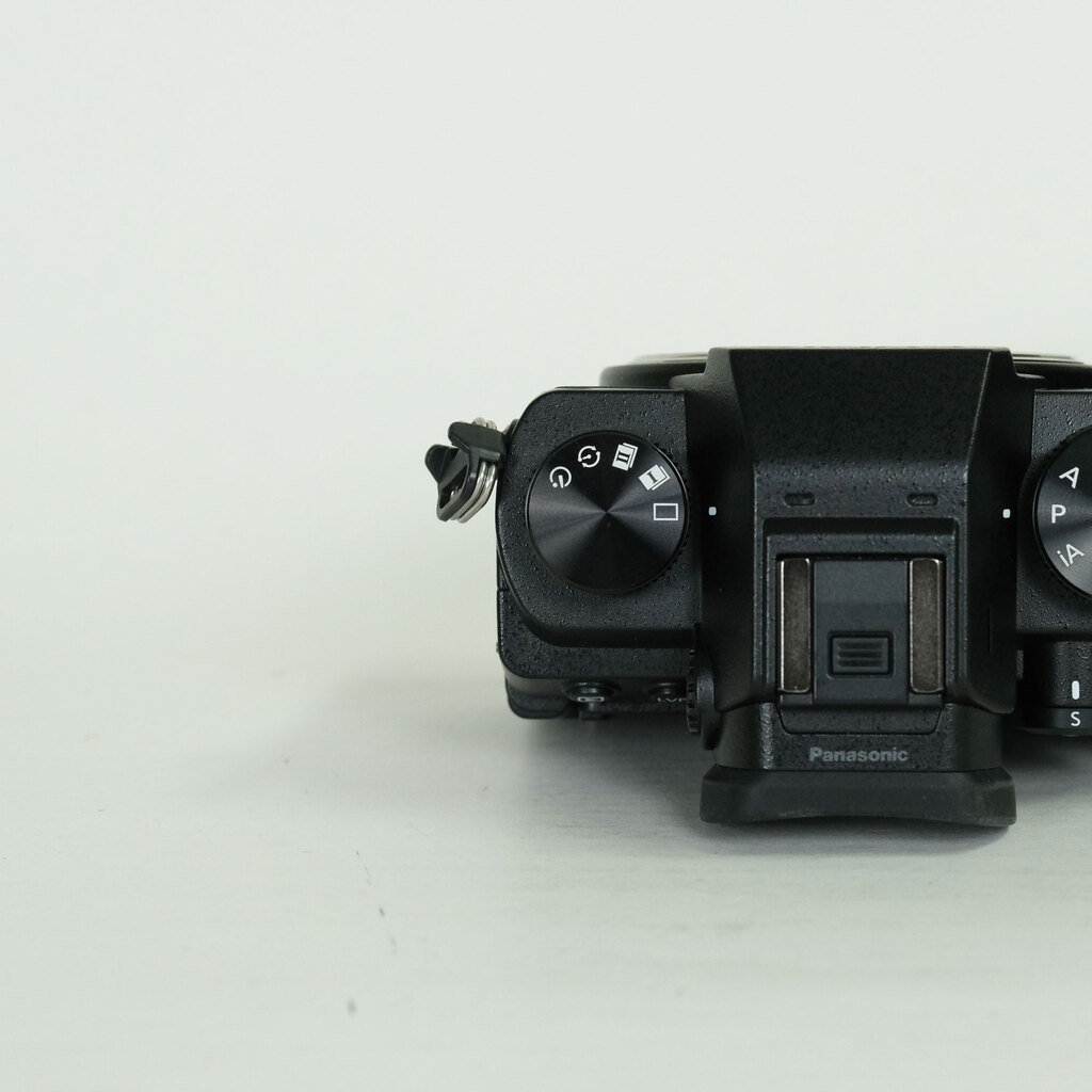 Panasonic LUMIX DC-S5 Panasonic LUMIX DC-S5