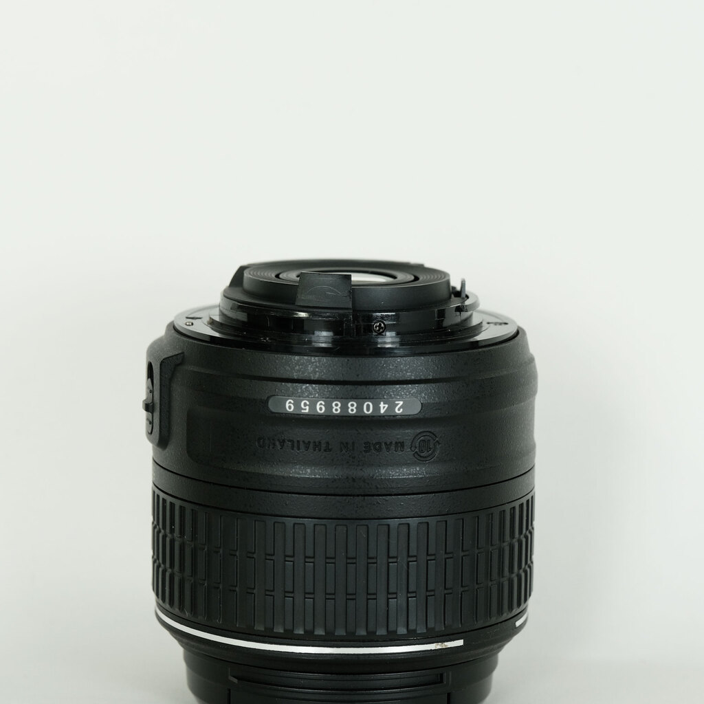 Nikon AF-S DX NIKKOR 18-55mm f3.5-5.6G VR II Nikon AF-S DX NIKKOR 18-55mm f3.5-5.6G VR II