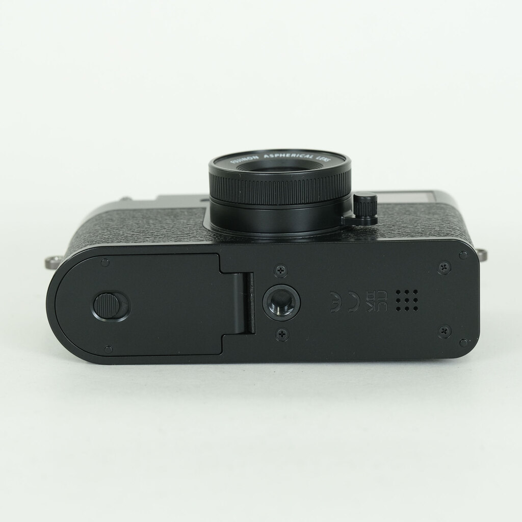 FUJIFILM X half X-HF1