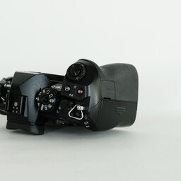 OLYMPUS OM-D E-M1 Mark II