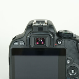 Canon EOS Kiss X7