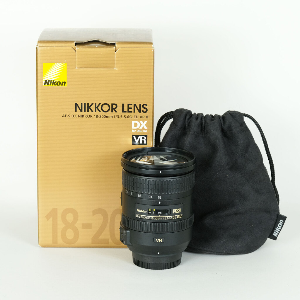 Nikon AF-S DX NIKKOR 18-200mm F3.5-5.6G ED VR II