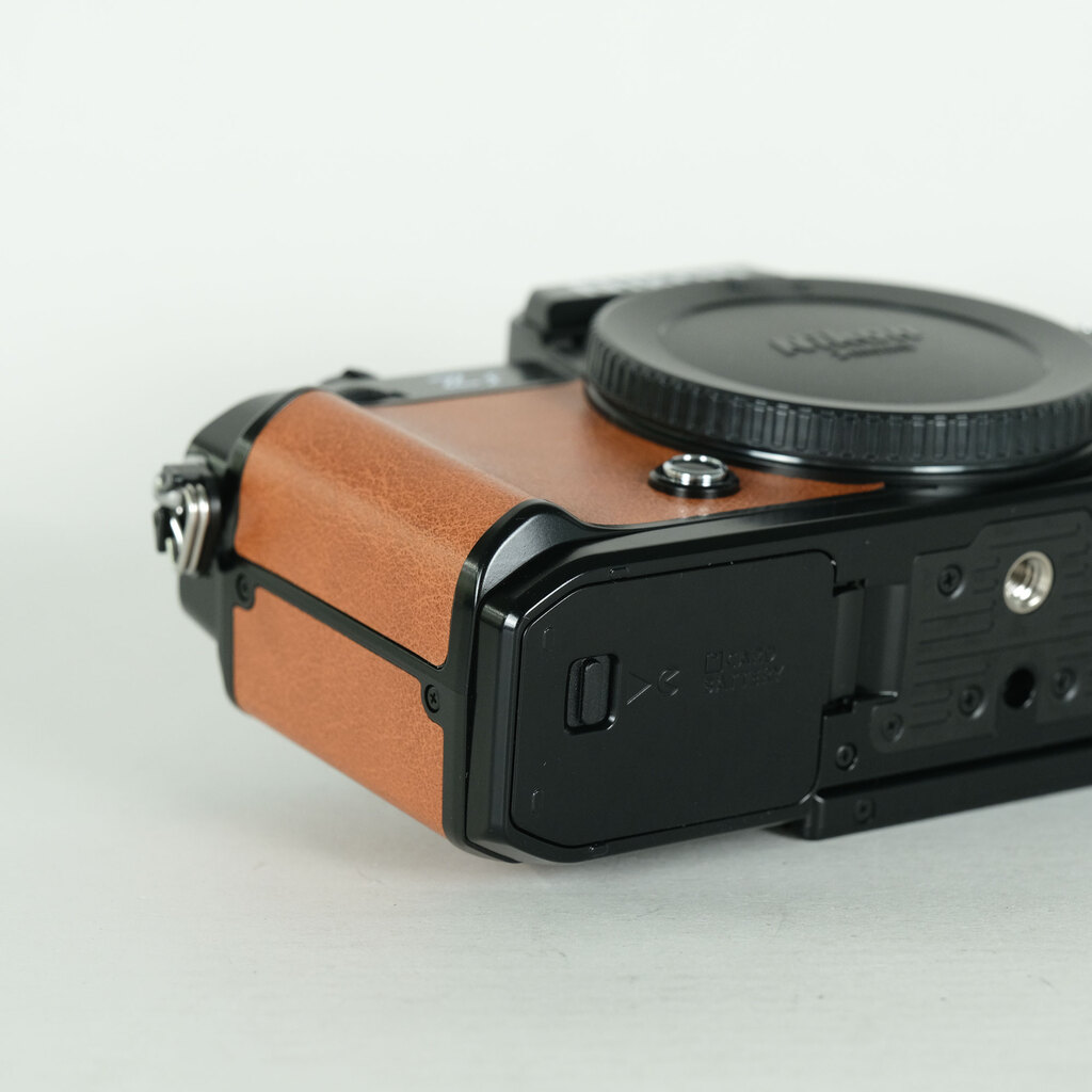Nikon Z f プレミアムエクステリア張替済みの出品 | ONE SCENE（ワン