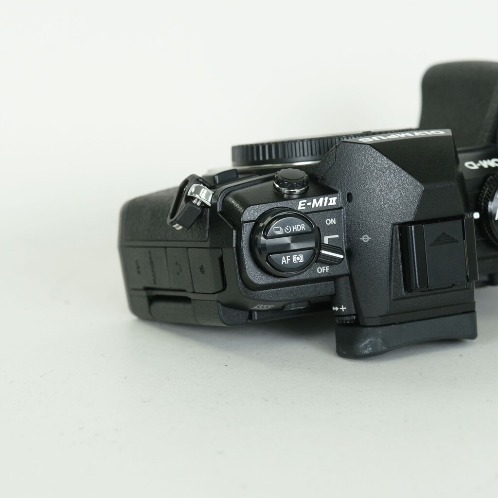 OLYMPUS OM-D E-M1 Mark II