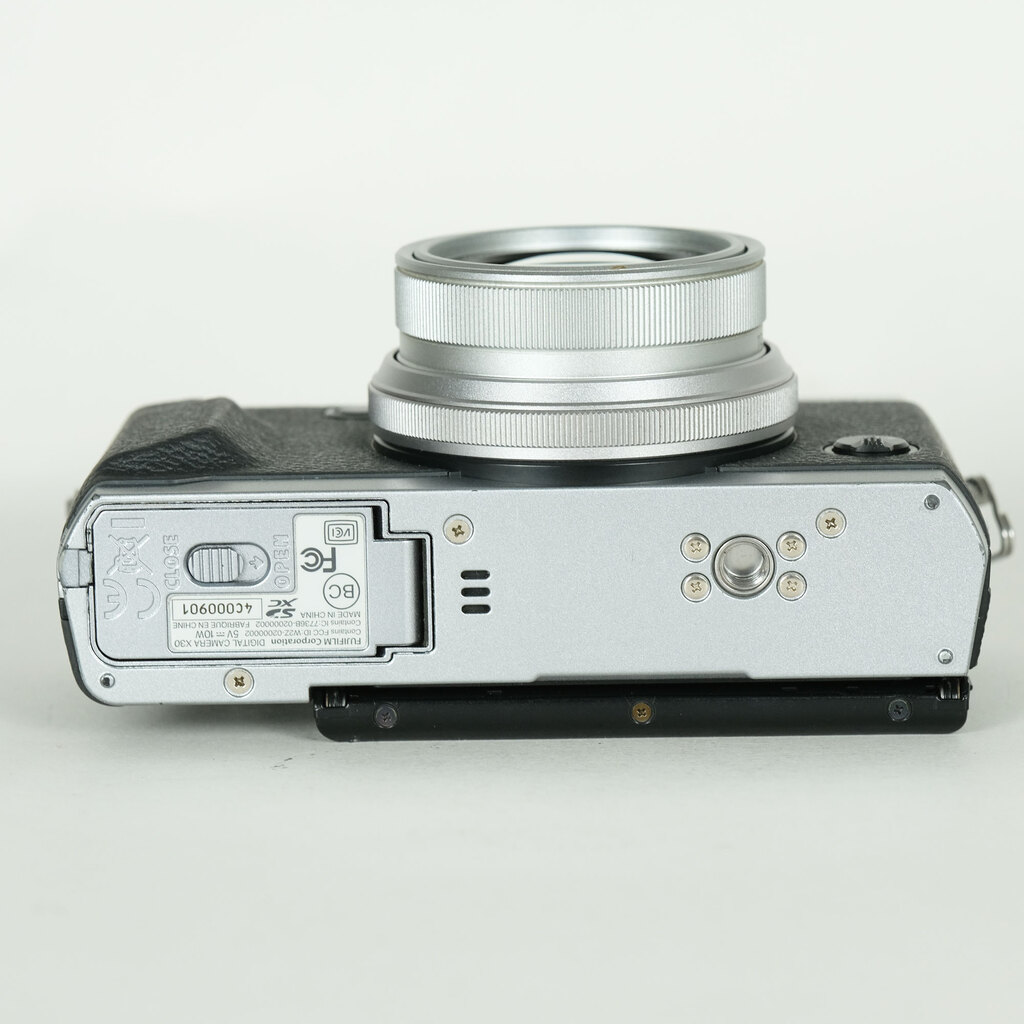 FUJIFILM X30 シルバーの出品 | ONE SCENE（ワンシーン）