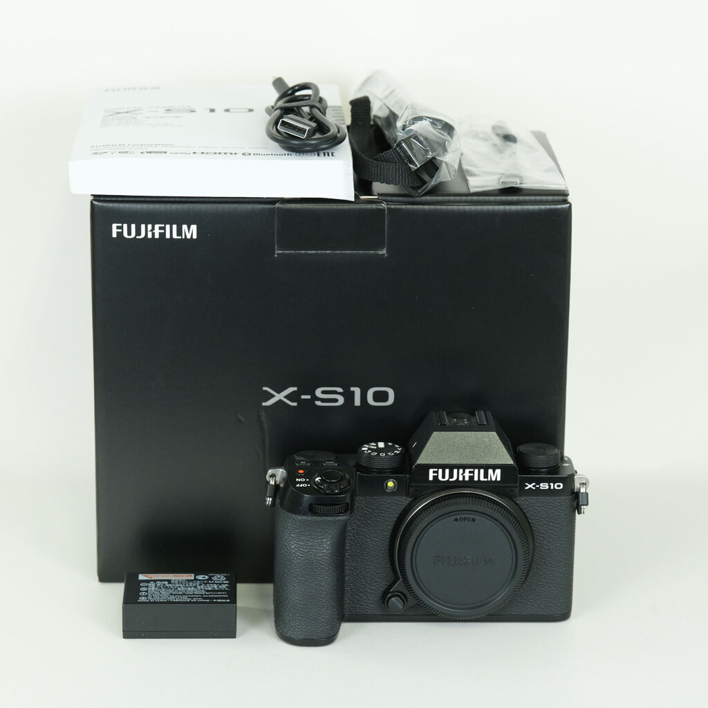 FUJIFILM X-S10